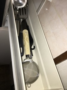 引き出しコンロ横