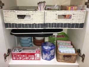 食器棚下1